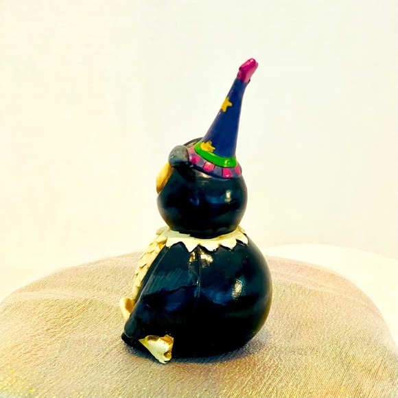 Halloween Black Owl Resin Statue - 5"
Halloween Decor Owl Figurine with Skull - Picture 4 of 9